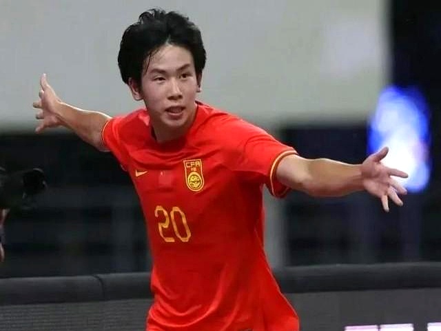 3场0球！王钰栋比不了武磊？不传球张玉宁惹争议，成国足最大输家