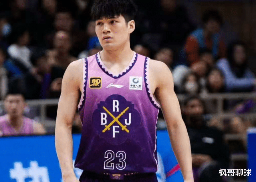 开云体育入口-又搞个大的？媒体人：广州男篮为引进陈国豪正在寻求多方交易