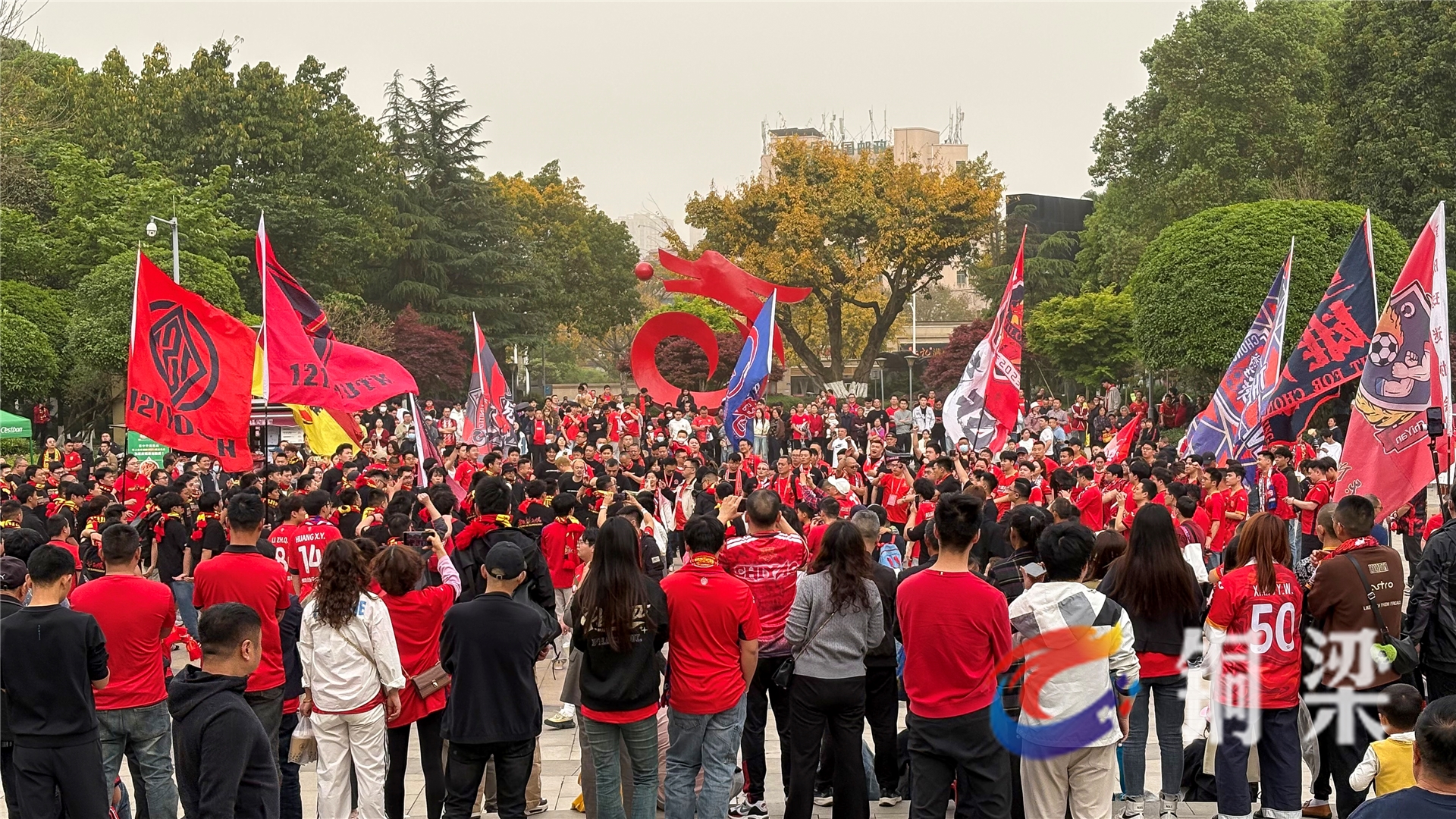 关于重庆市民踊跃参与，感受足球文化魅力的信息
