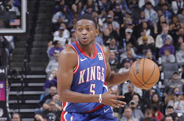 开云体育网页版-昨晚的NBA赛事现场精彩揭幕，球员表现抢眼