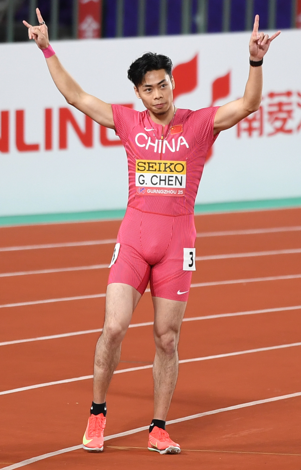 田径比赛：中国铁人接力园满表现的简单介绍